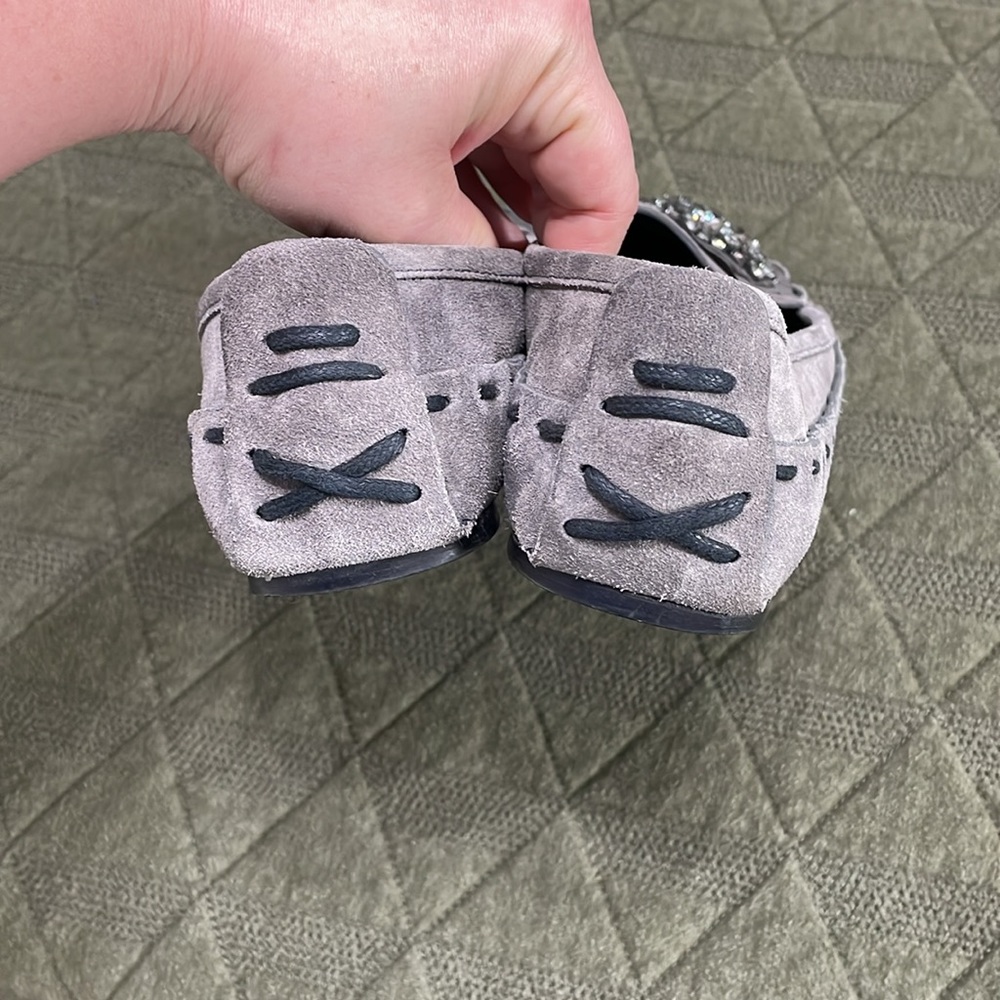 Vera Wang gray suede flats/ moccasins size 9 - Picture 6 of 10